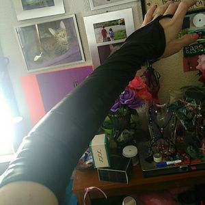 🆕Gothic Black Faux Leather Fingerless Fashion Glv